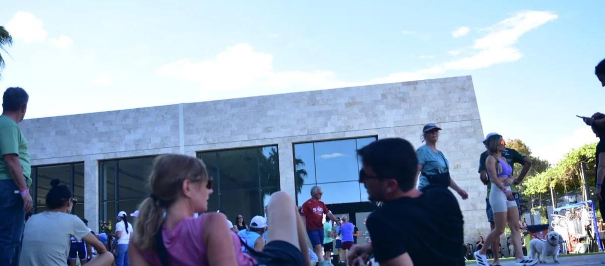 El Ironman tiñe San Juan de color, encuentros y atmósfera familiar