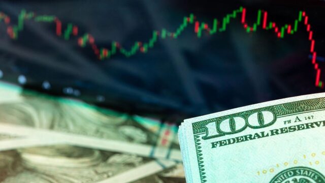El riesgo país trepó a 648 puntos mientras el dólar se mantiene estable