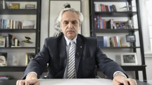 Fernández arremetió contra Cristina por su postura sobre el FMI