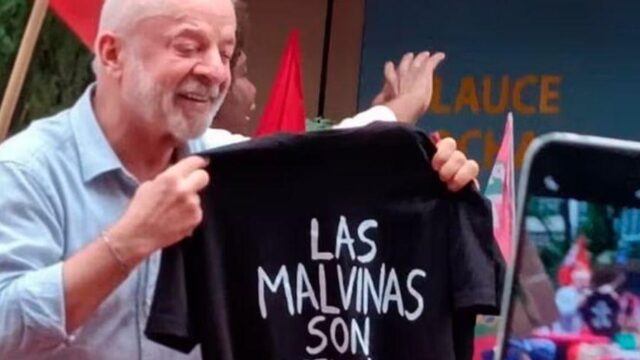 Lula muestra remera que dice ‘Las Malvinas son argentinas’