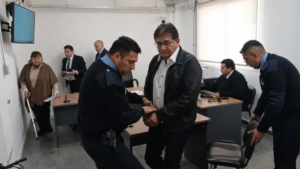 Maza sale del penal y cumple prisión domiciliaria