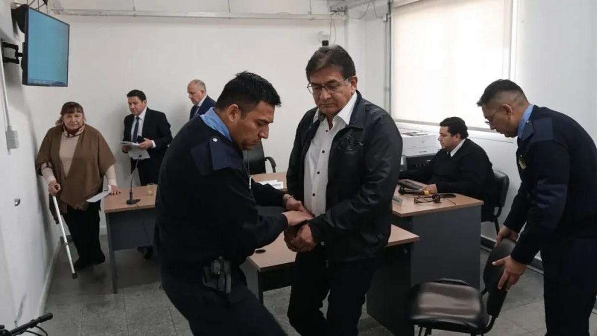 Maza sale del penal y cumple prisión domiciliaria