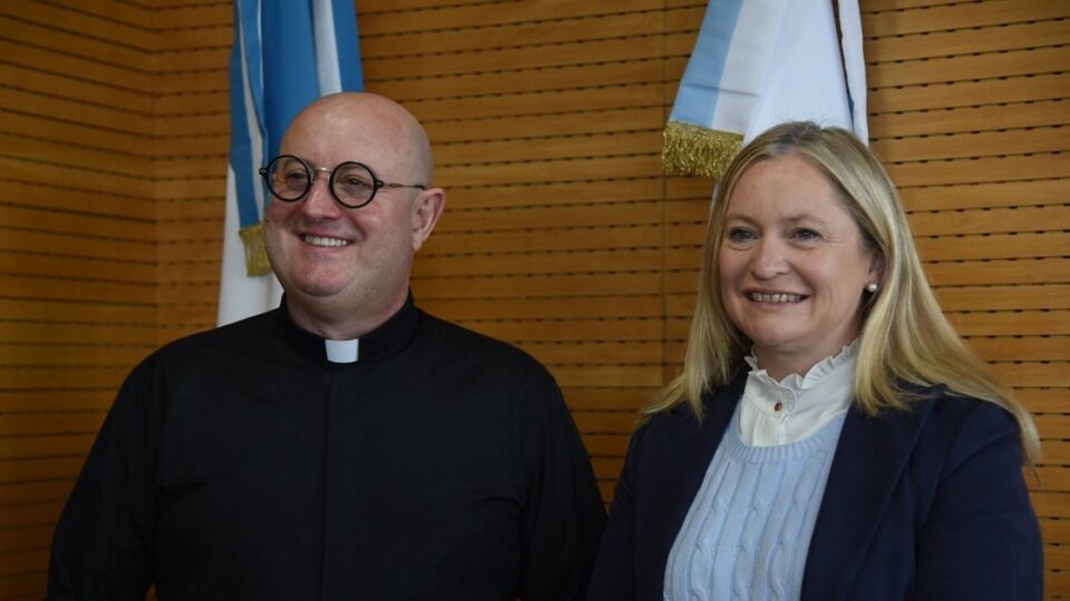 Mendoza recibió al sacerdote portugués que mezcla fe y música electrónica