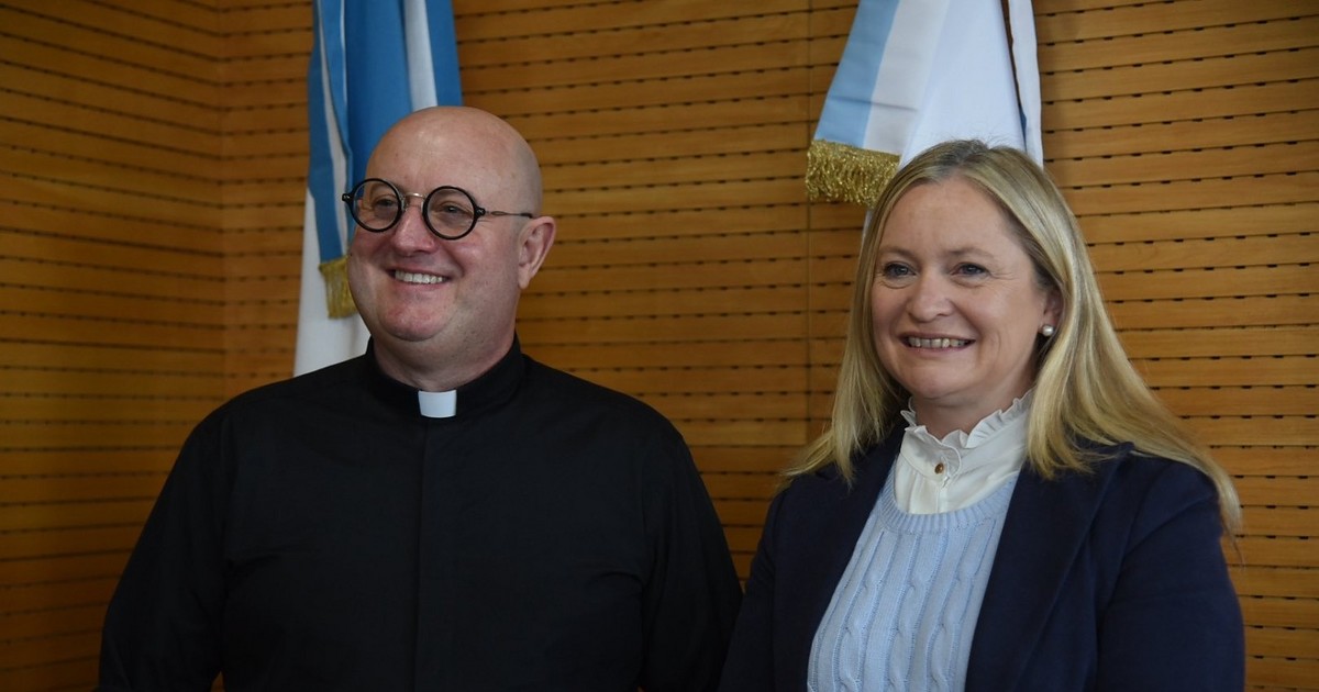 Mendoza recibió al sacerdote portugués que mezcla fe y música electrónica