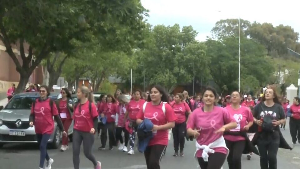 Miles de mujeres participaron en la Maratón 3K Rosa en la Capital