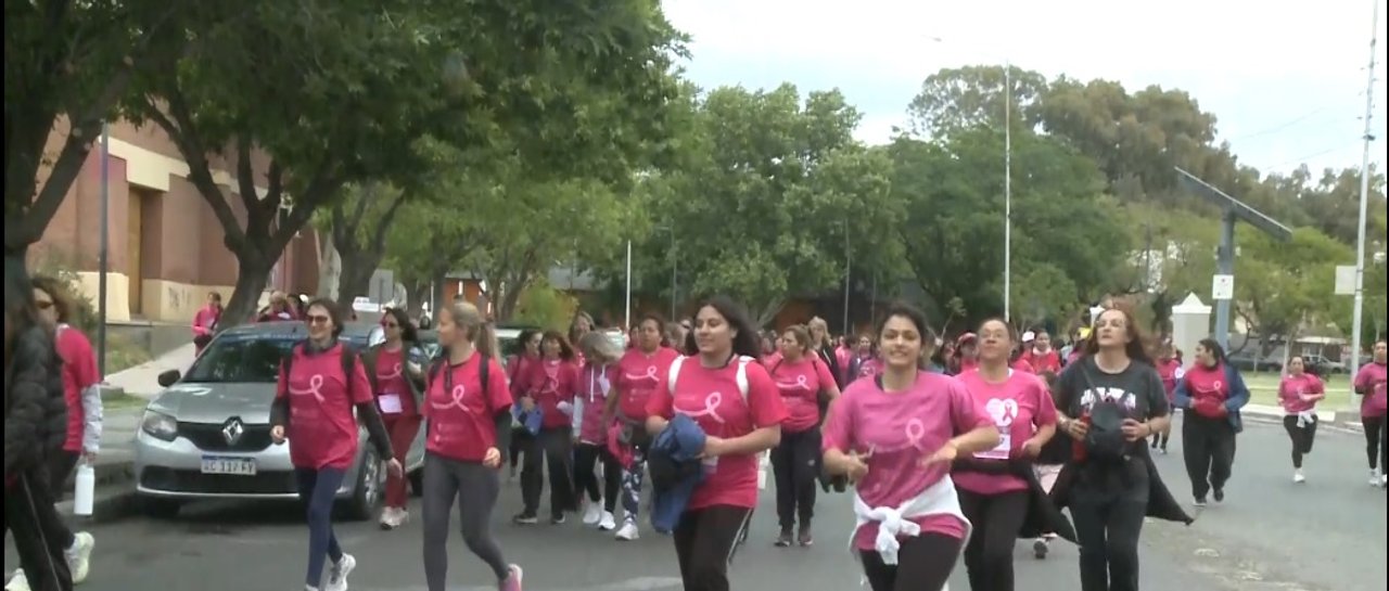 Miles de mujeres participaron en la Maratón 3K Rosa en la Capital