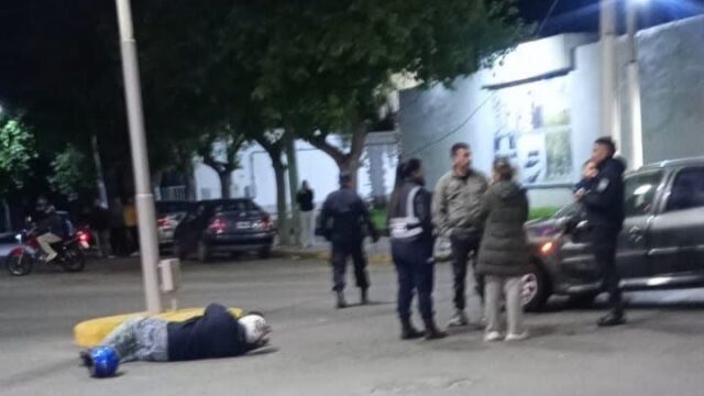 Motociclista internado tras colisionar con auto en Caucete