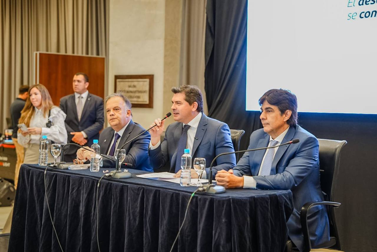 Orrego anuncia la construcción de la nueva Autopista a Caucete