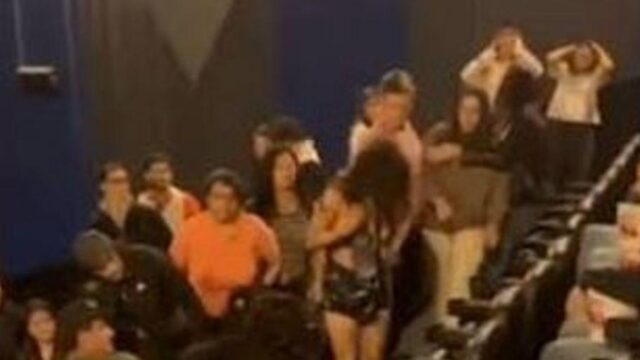 Pelea en el cine terminó con dos mujeres detenidas