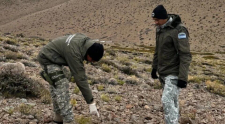 Policía de montaña halló fragmentos de cerámica antigua en Calingasta