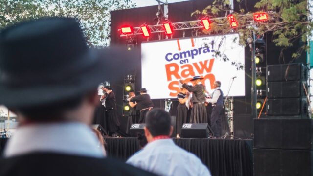 Rawson celebra a las madres con shows, compras y concientización sobre cáncer