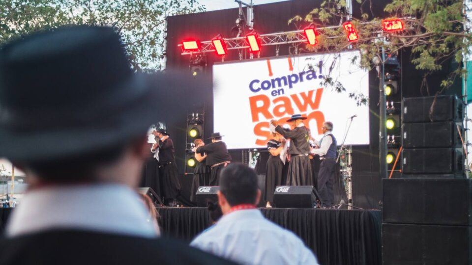 Rawson celebra a las madres con shows, compras y concientización sobre cáncer