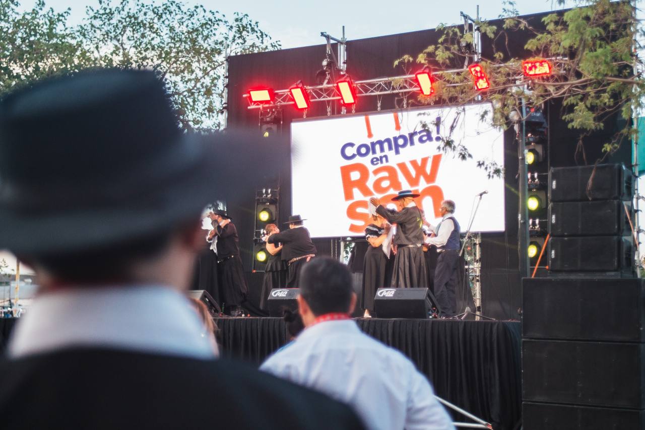 Rawson celebra a las madres con shows, compras y concientización sobre cáncer