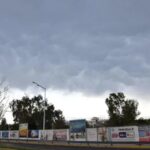 Sábado fresco con lluvia débil y vientos fuertes en San Juan