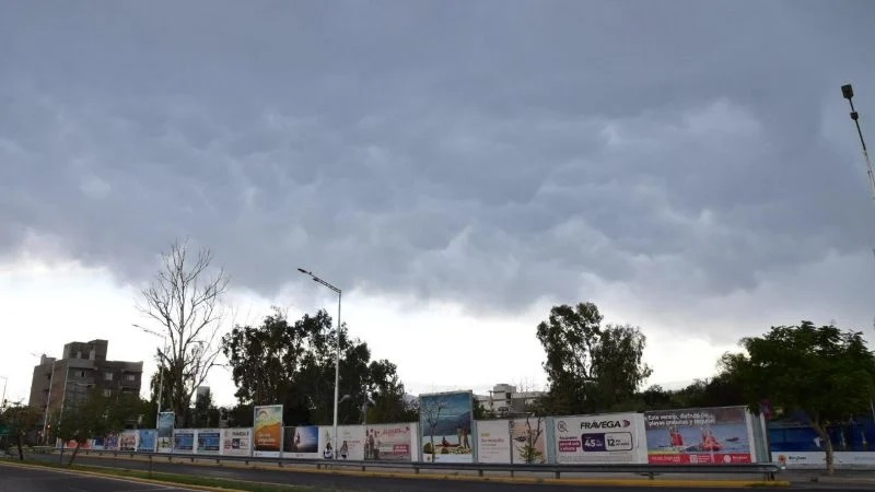 Sábado fresco con lluvia débil y vientos fuertes en San Juan