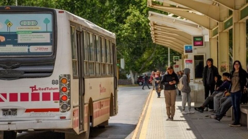 UTA y empresarios vuelven a negociar salarios de colectiveros