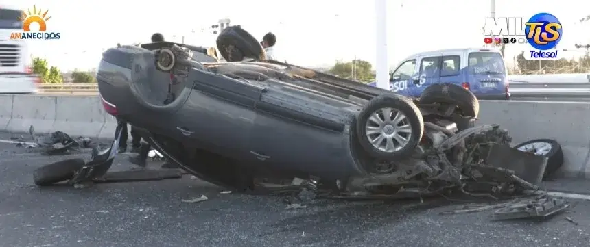 Un auto volcó en Chimbas y cuatro ocupantes fueron hospitalizados