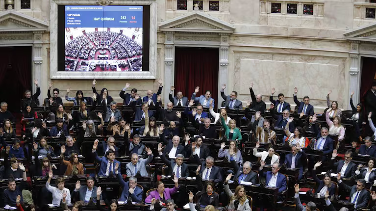 La oposición pidió una sesión especial para debatir el DNU 70 y la Ley de Tierras