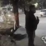 Grababa una obra por falta de señalización y una moto chocó contra ella segundos después en Las Heras