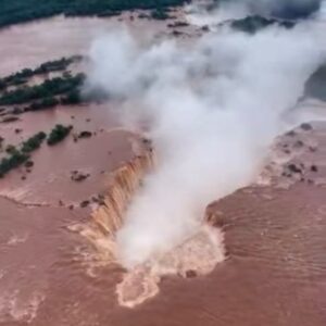 El caudal de las Cataratas del Iguazú se triplicó en menos de 48 horas y cerraron el parque