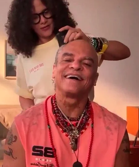 El Pibe Valderrama se rapó por completo y dejó atrás su imagen más característica